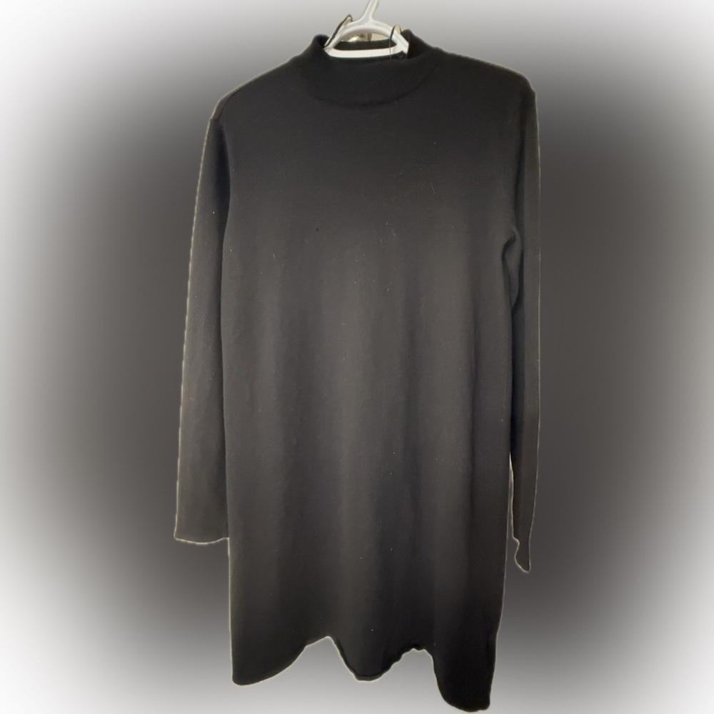H&M basic black sweater with crew neck